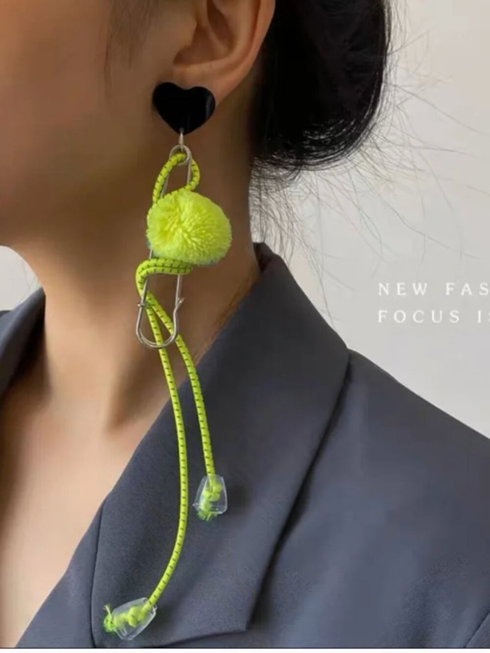 NWT Off -White earring